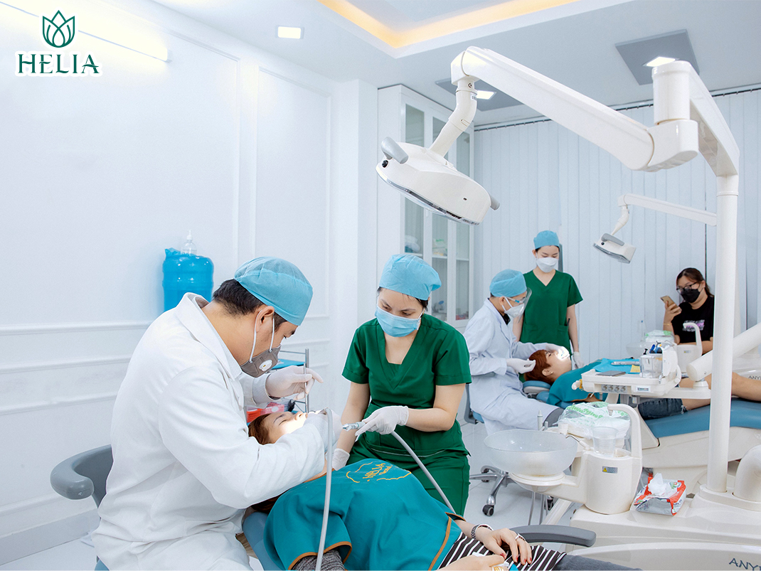 Trực tiếp đội ngũ y bác sĩ thăm khám và thực hiện